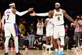 爱游戏-全明星赛赛程吃紧，埃因霍温关键时刻官宣签约，质疑声仍在，更衣室氛围转暖的简单介绍